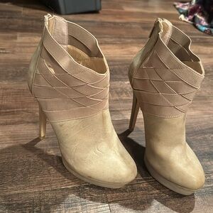Tab heel boots